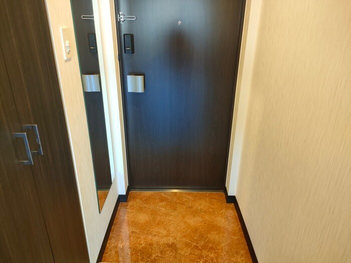 物件内観写真14　(玄関)