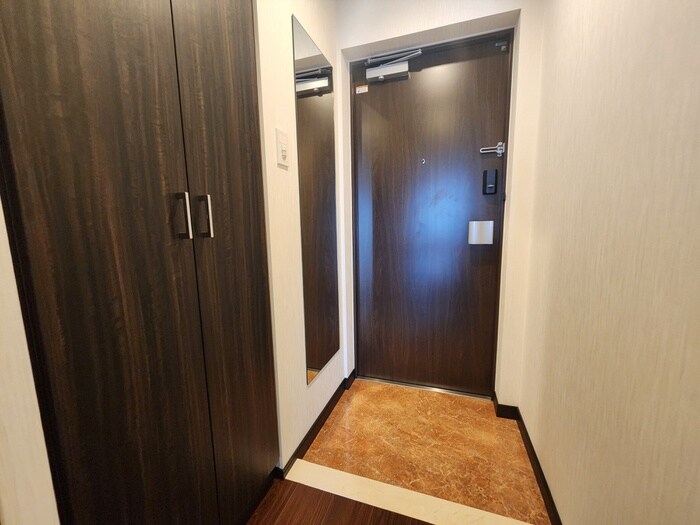 物件内観写真16　(玄関)