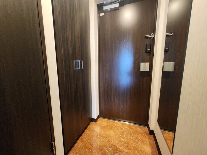 物件内観写真16　(玄関)