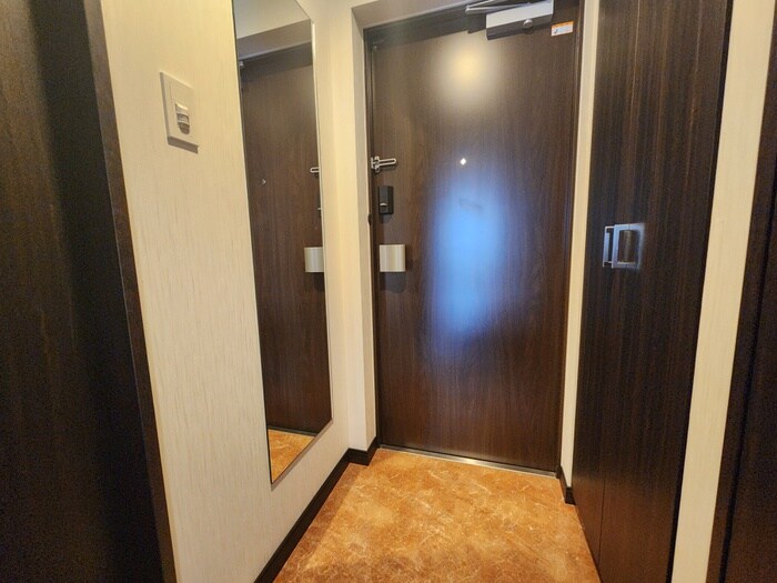 物件内観写真16　(玄関)