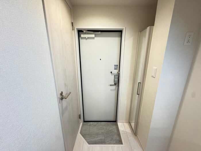 物件内観写真13　(玄関)