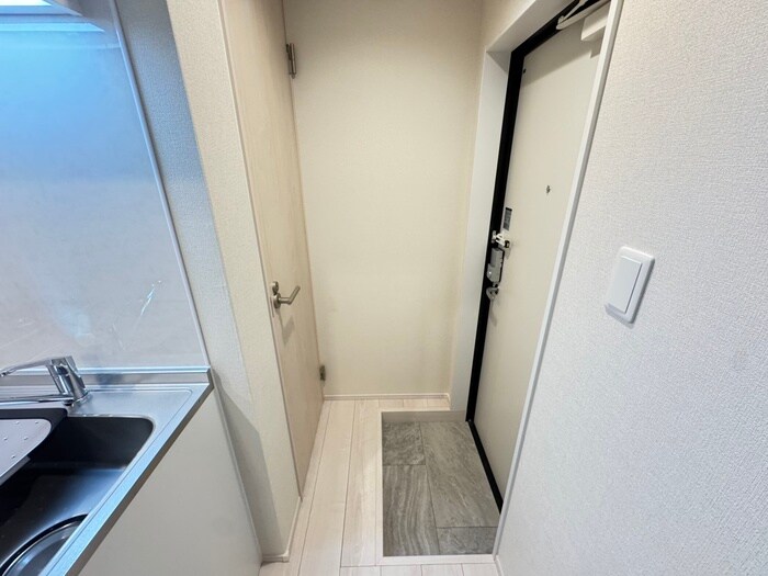 物件内観写真13　(玄関)