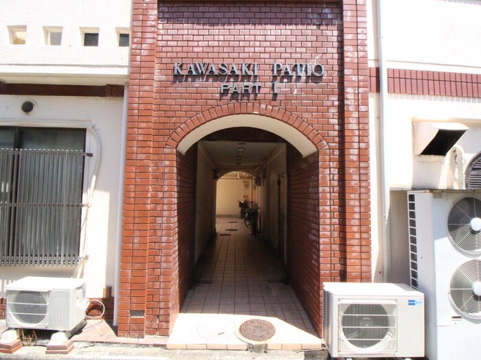 物件外観写真5　(エントランス部分)