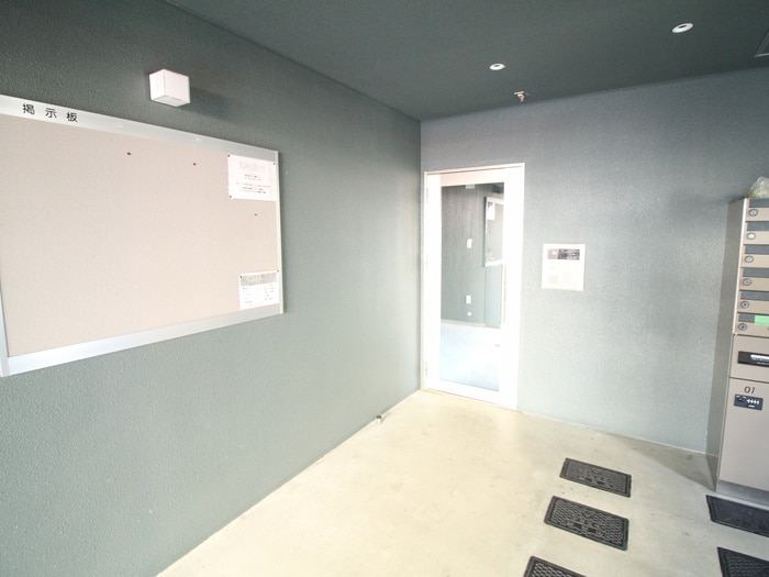 物件外観写真2　(エントランス部分)