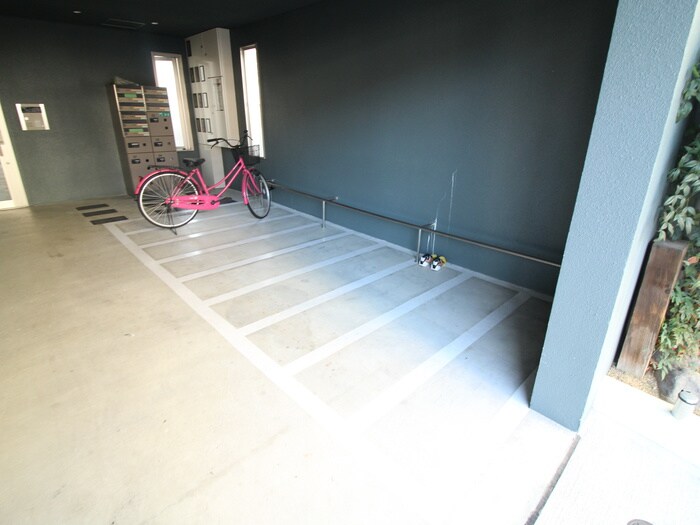 物件外観写真4　(駐輪場)