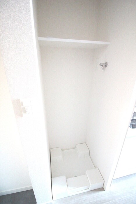 物件内観写真10　(洗濯機置場)