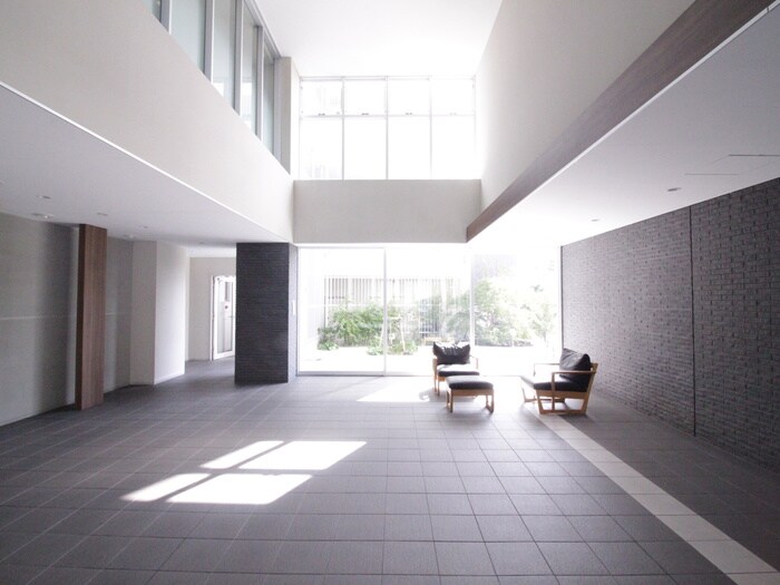 物件外観写真4　(エントランス部分)