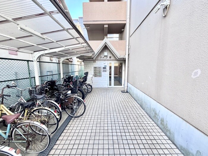 物件外観写真3　(エントランス部分)