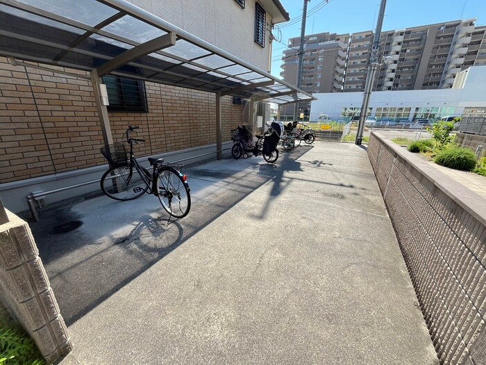 物件外観写真3　(駐輪場)