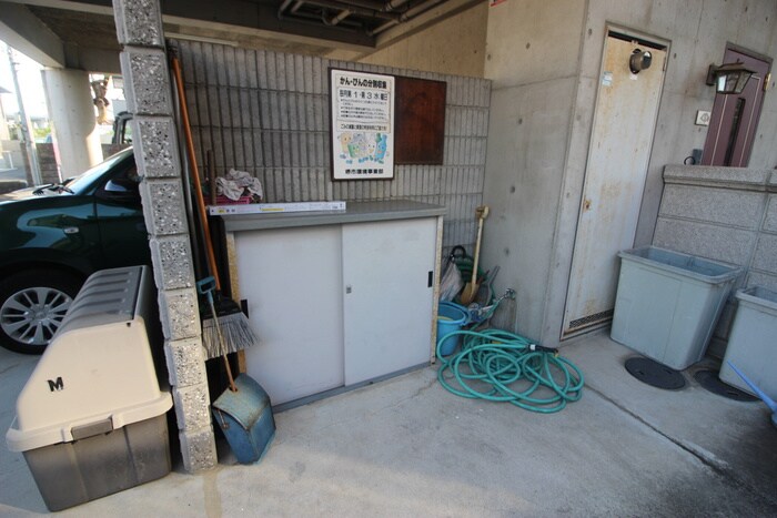 物件外観写真4　(エントランス部分)