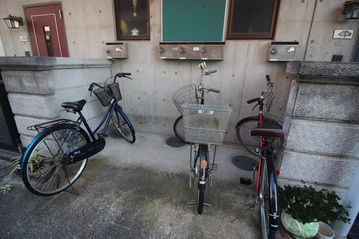 物件外観写真5　(駐輪場)