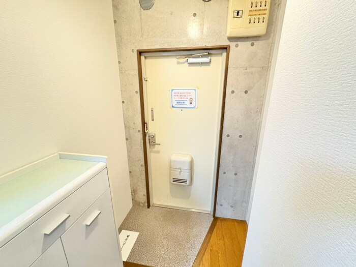 物件内観写真14　(玄関)