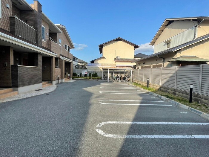 物件外観写真4　(駐車場)