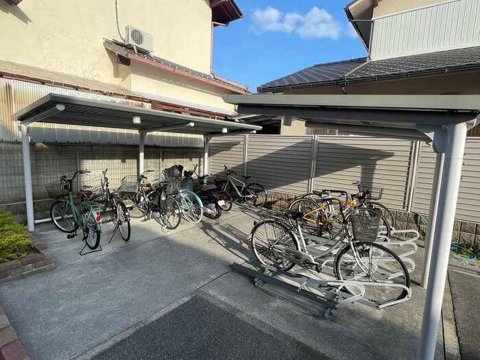 物件外観写真6　(駐輪場)