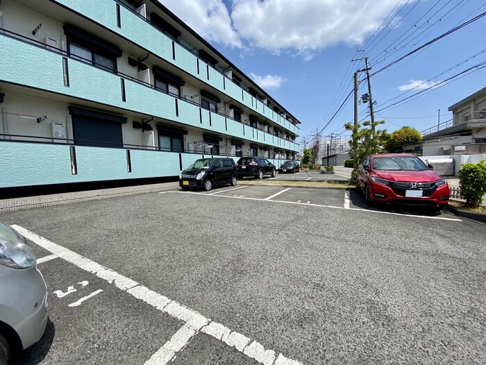 物件外観写真4　(駐車場)