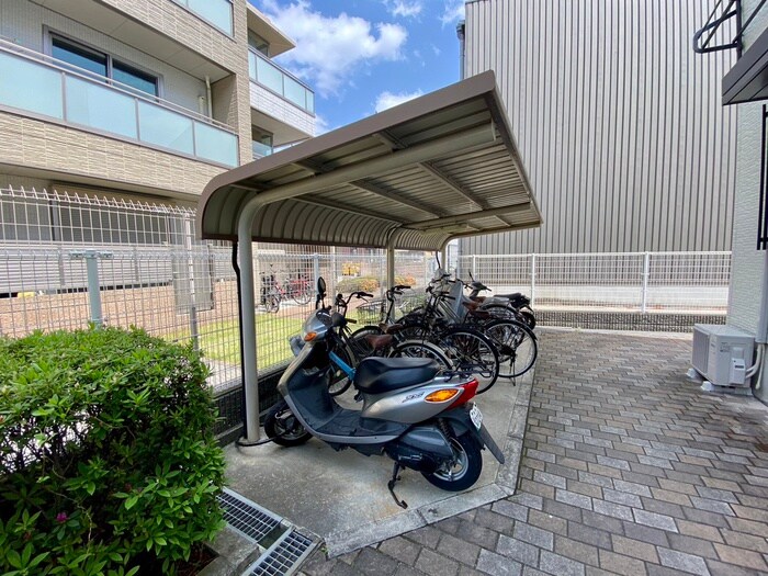 物件外観写真5　(駐輪場)