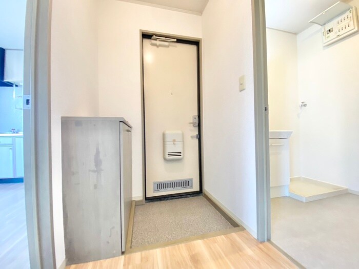 物件内観写真18　(玄関)