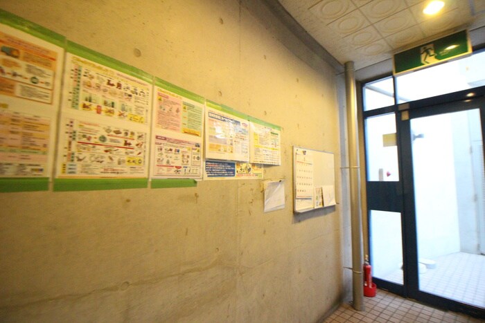 物件外観写真4　(エントランス部分)