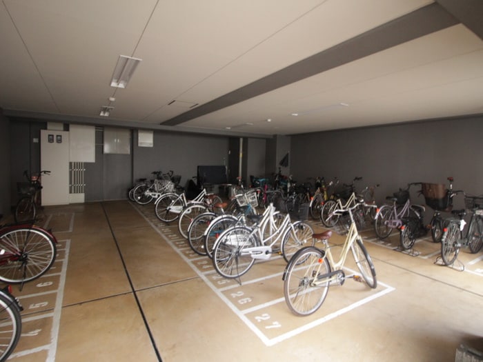 物件外観写真4　(駐輪場)