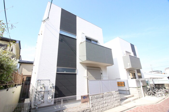 物件外観写真2　(エントランス部分)