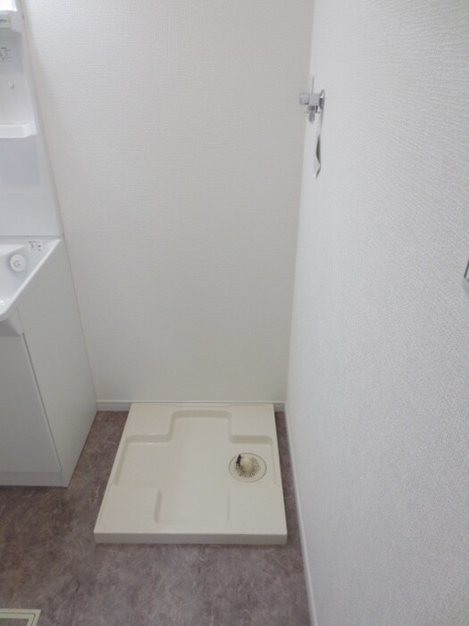 物件内観写真9　(洗濯機置場)