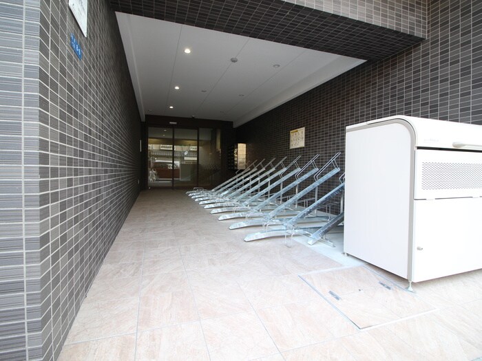 物件外観写真2　(エントランス部分)