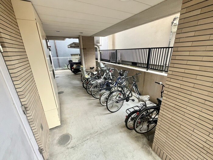 物件外観写真6　(駐輪場)