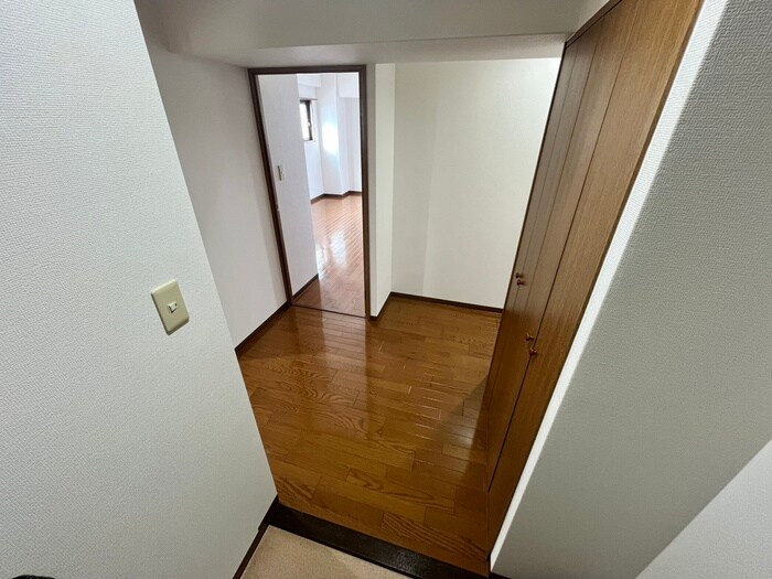 物件内観写真18　(廊下)