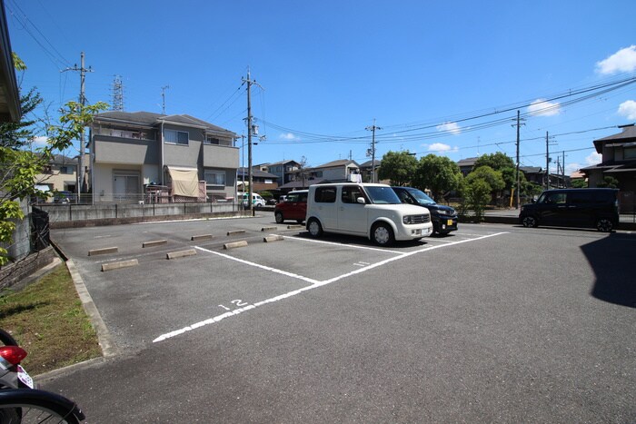 物件外観写真6　(駐車場)