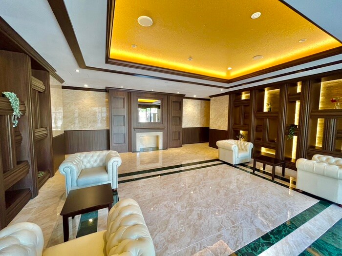 物件外観写真2　(エントランス部分)