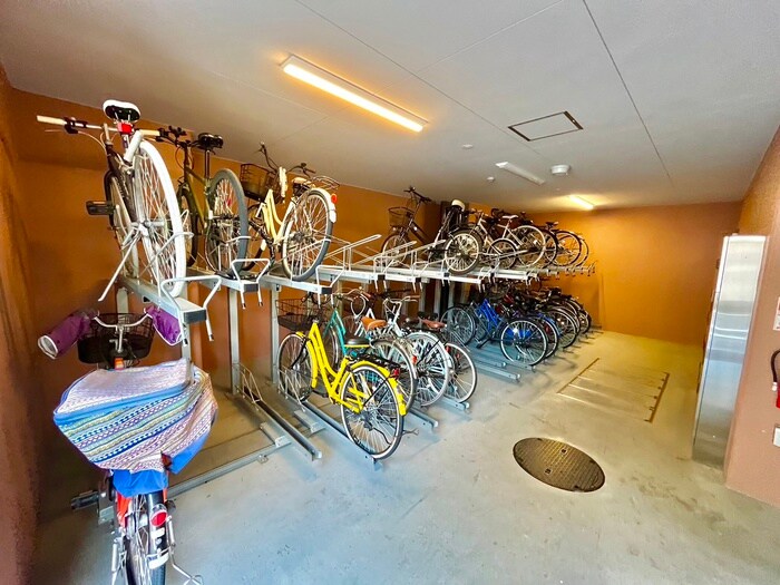 物件外観写真3　(駐輪場)