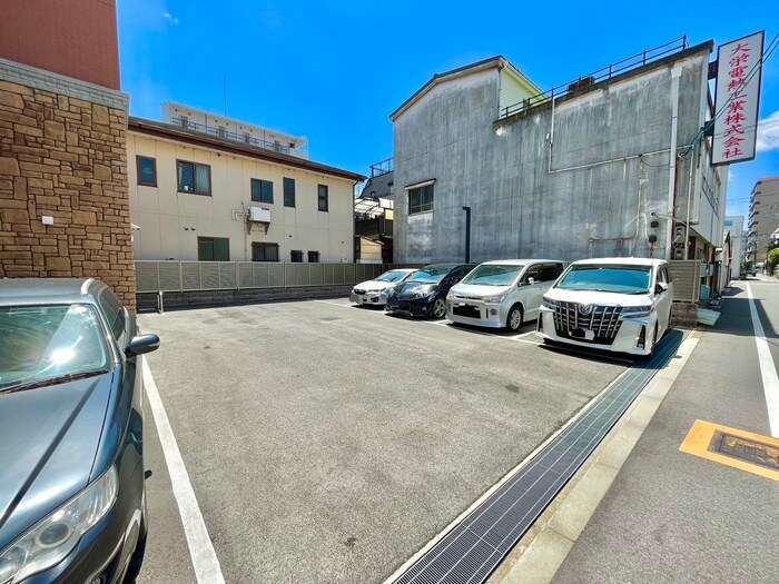 物件外観写真4　(駐車場)