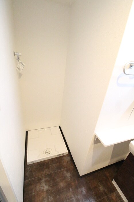 物件内観写真12　(洗濯機置場)