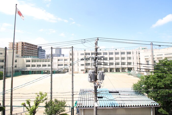 物件内観写真16　(室内からの展望)