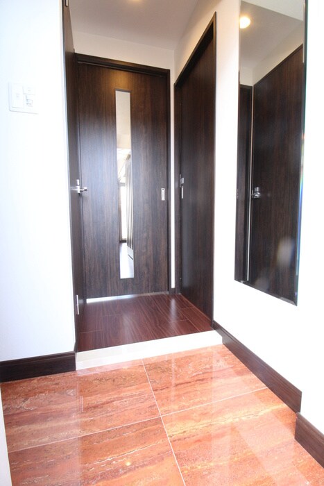 物件内観写真17　(玄関)