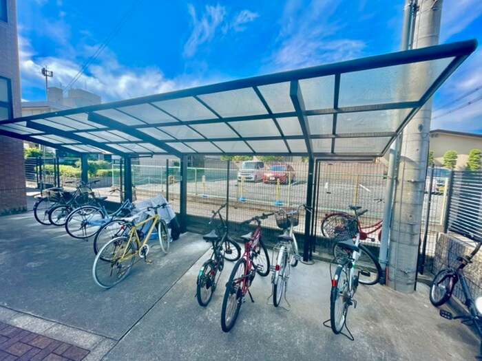 物件外観写真4　(駐輪場)