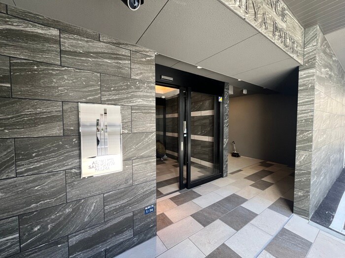 物件外観写真6　(エントランス部分)