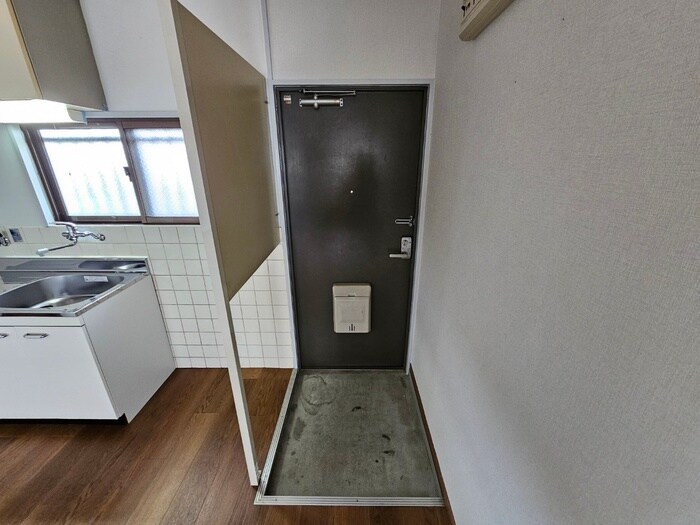 物件内観写真14　(玄関)