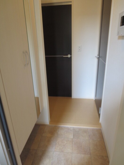 物件内観写真7　(玄関)