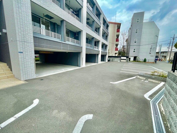 物件外観写真2　(駐車場)