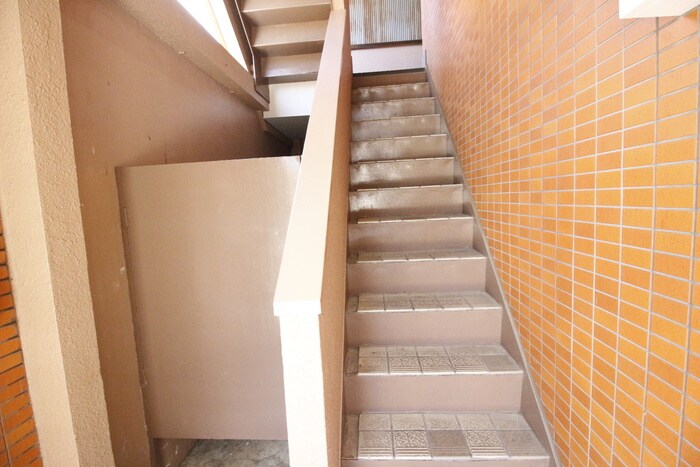 物件外観写真5　(エントランス部分)