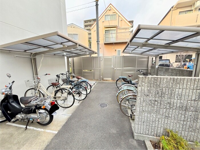 物件外観写真4　(駐輪場)
