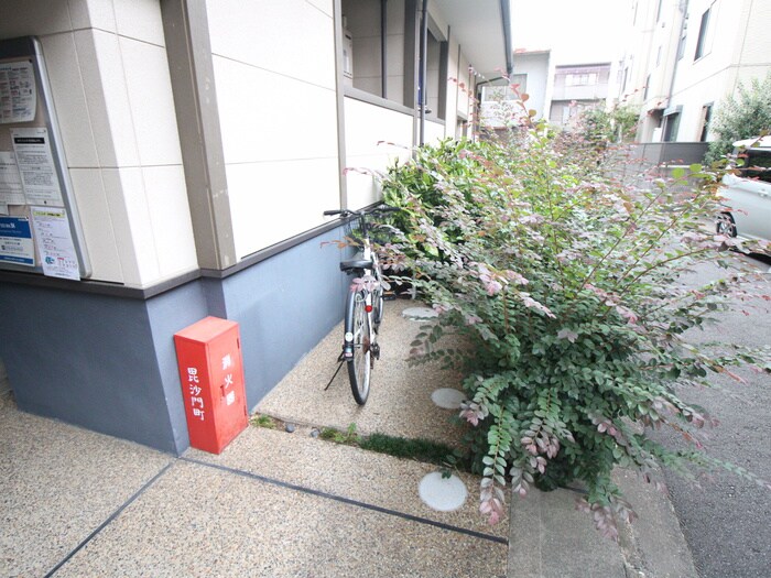 物件外観写真5　(駐輪場)