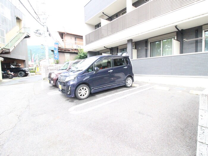 物件外観写真2　(駐車場)