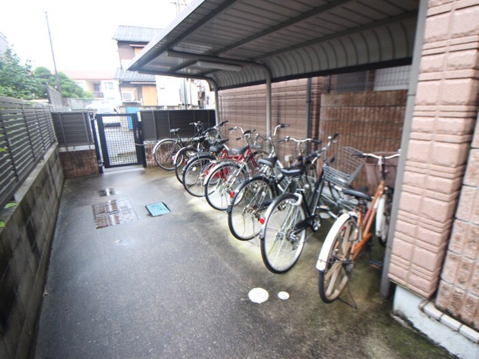 物件外観写真5　(駐輪場)