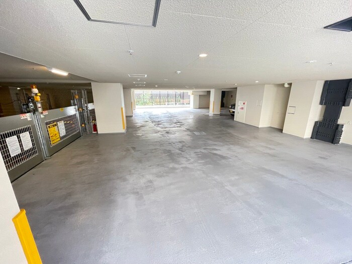 物件外観写真4　(駐車場)