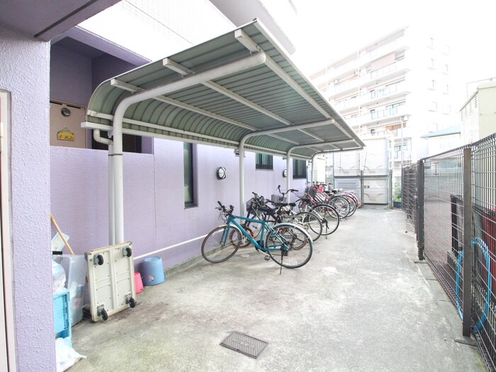 物件外観写真3　(駐輪場)