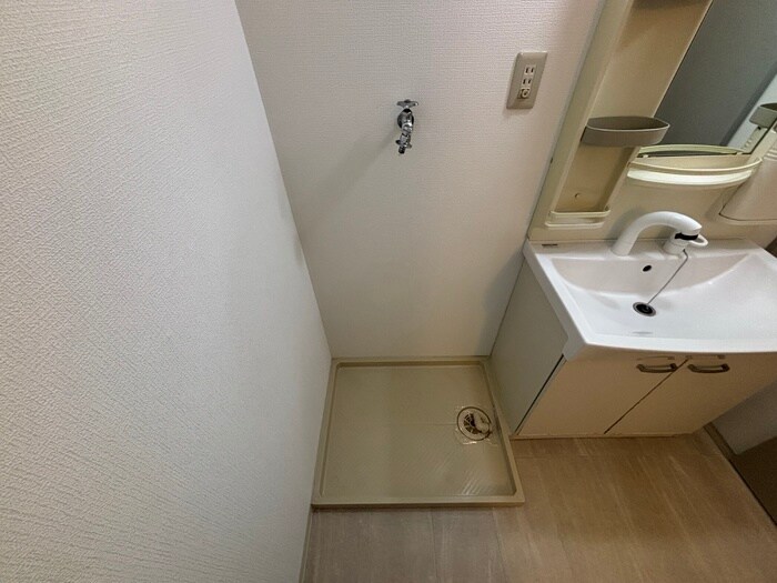 物件内観写真12　(洗濯機置場)