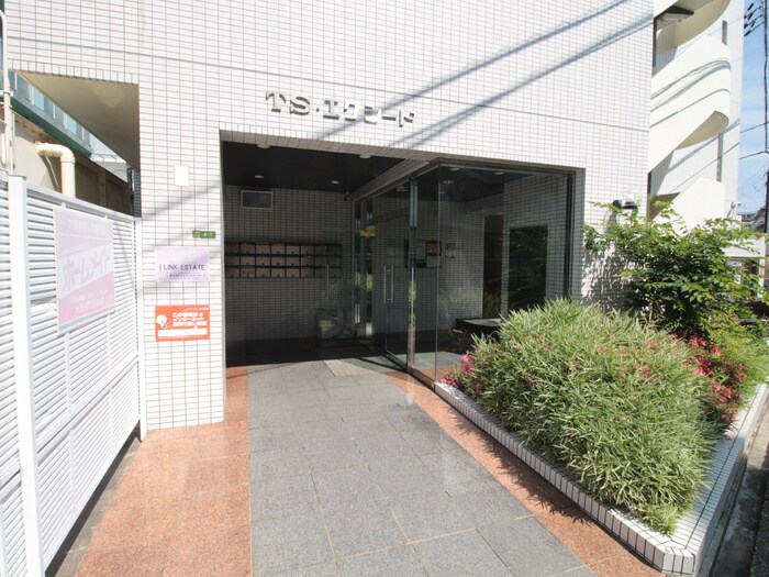 物件外観写真2　(エントランス部分)