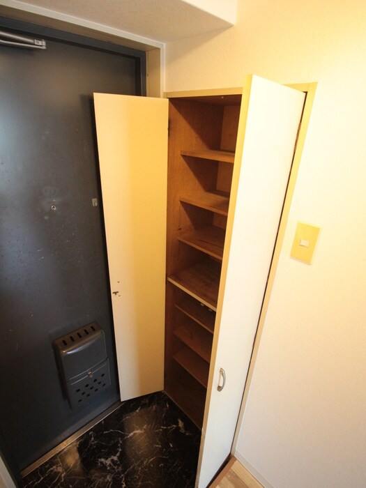 物件内観写真8　(靴箱)